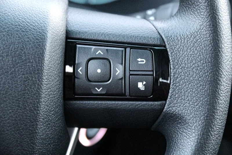 2025 Toyota Hilux - 0 km - Available for export from UAE to Algeria - 12