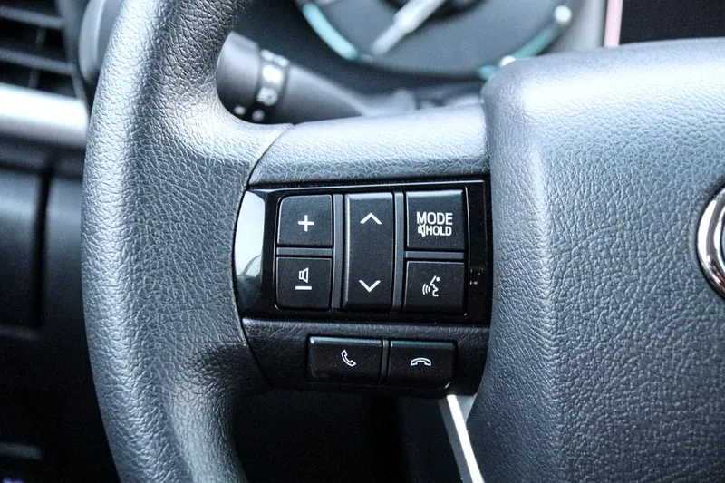 2025 Toyota Hilux - 0 km - Available for export from UAE to Algeria - 14