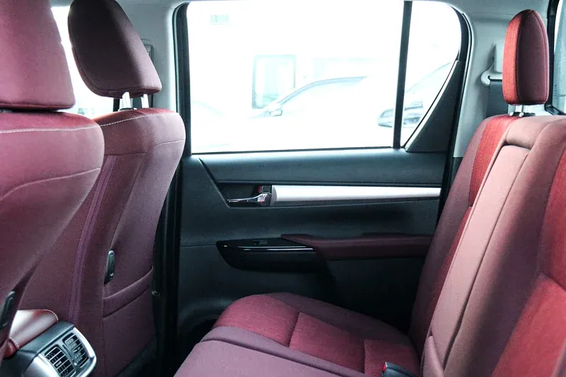 2025 Toyota Hilux - 0 km - Available for export from UAE to Algeria - 15