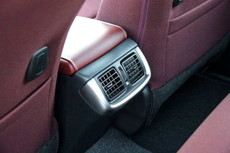 2025 Toyota Hilux - 0 km - Available for export from UAE to Algeria - 17