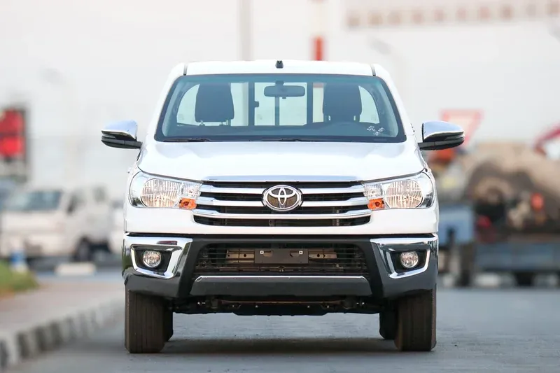 2025 Toyota Hilux - 0 km - Available for export from UAE to Algeria - 3