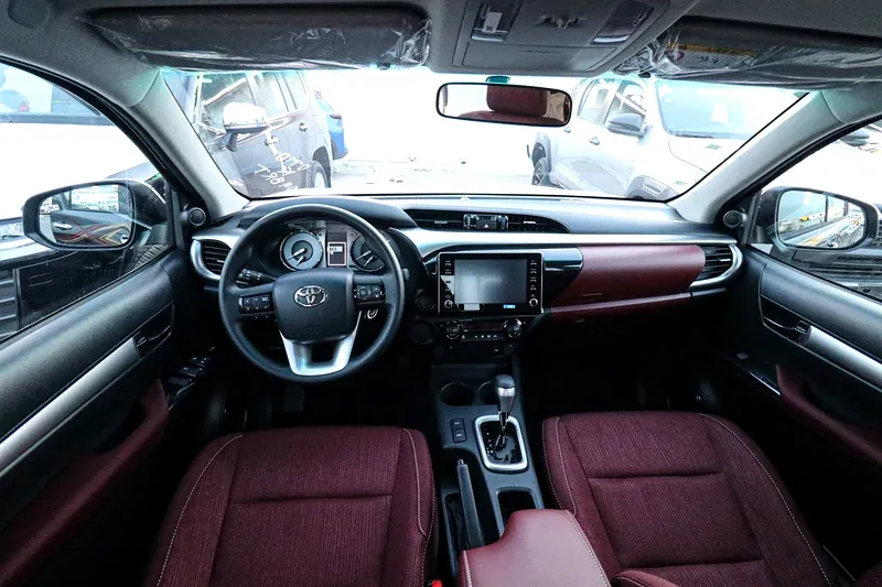 2025 Toyota Hilux - 0 km - Available for export from UAE to Algeria - 9