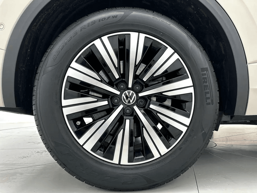 2026 Volkswagen Touareg - View 1