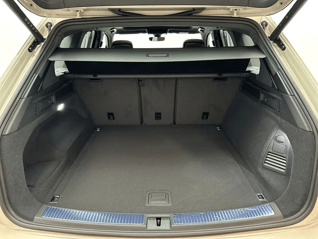 2026 Volkswagen Touareg - View 7