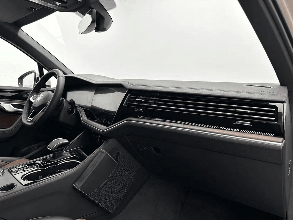 2026 Volkswagen Touareg - View 9